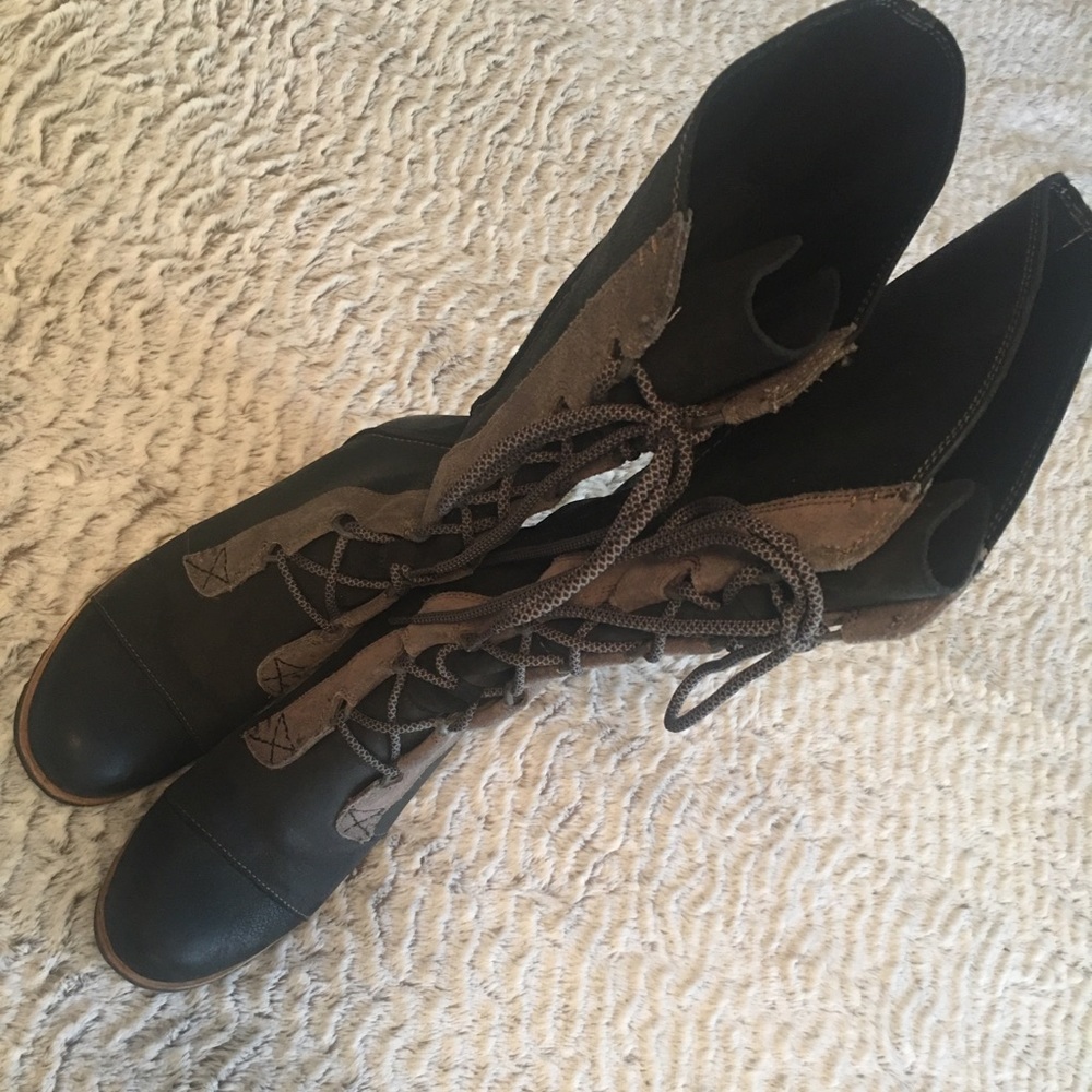 Sorel lace up heeled boots